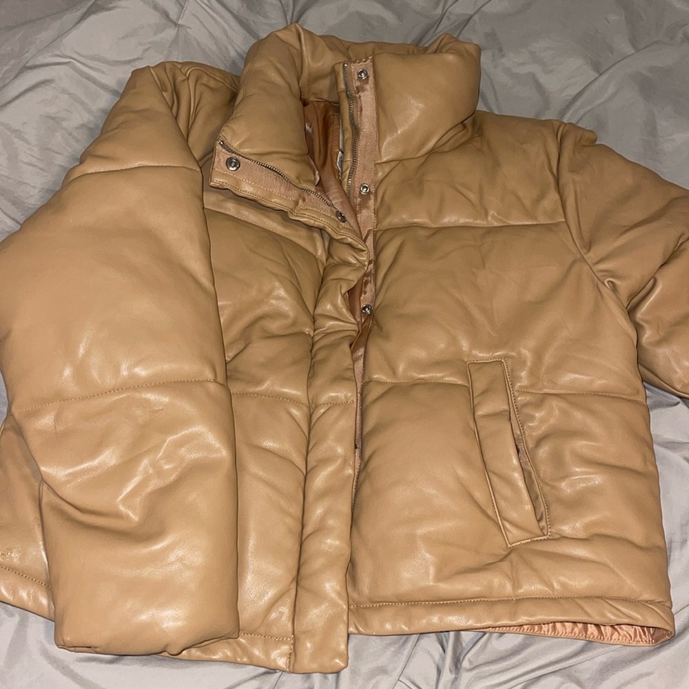 Abercrombie mini puffer - vegan leather in size large